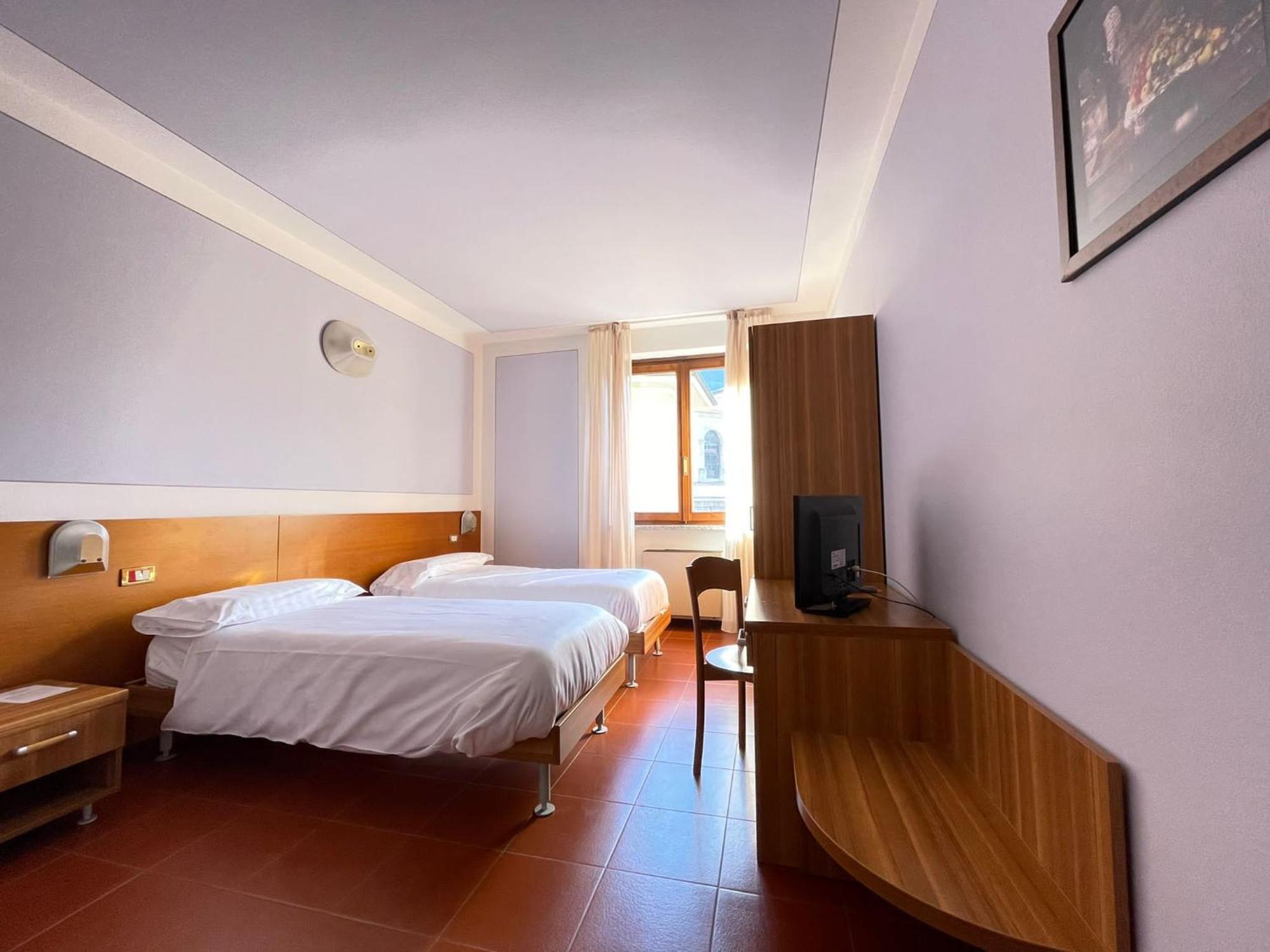 Hotel Ristorante Centrale Vestone エクステリア 写真