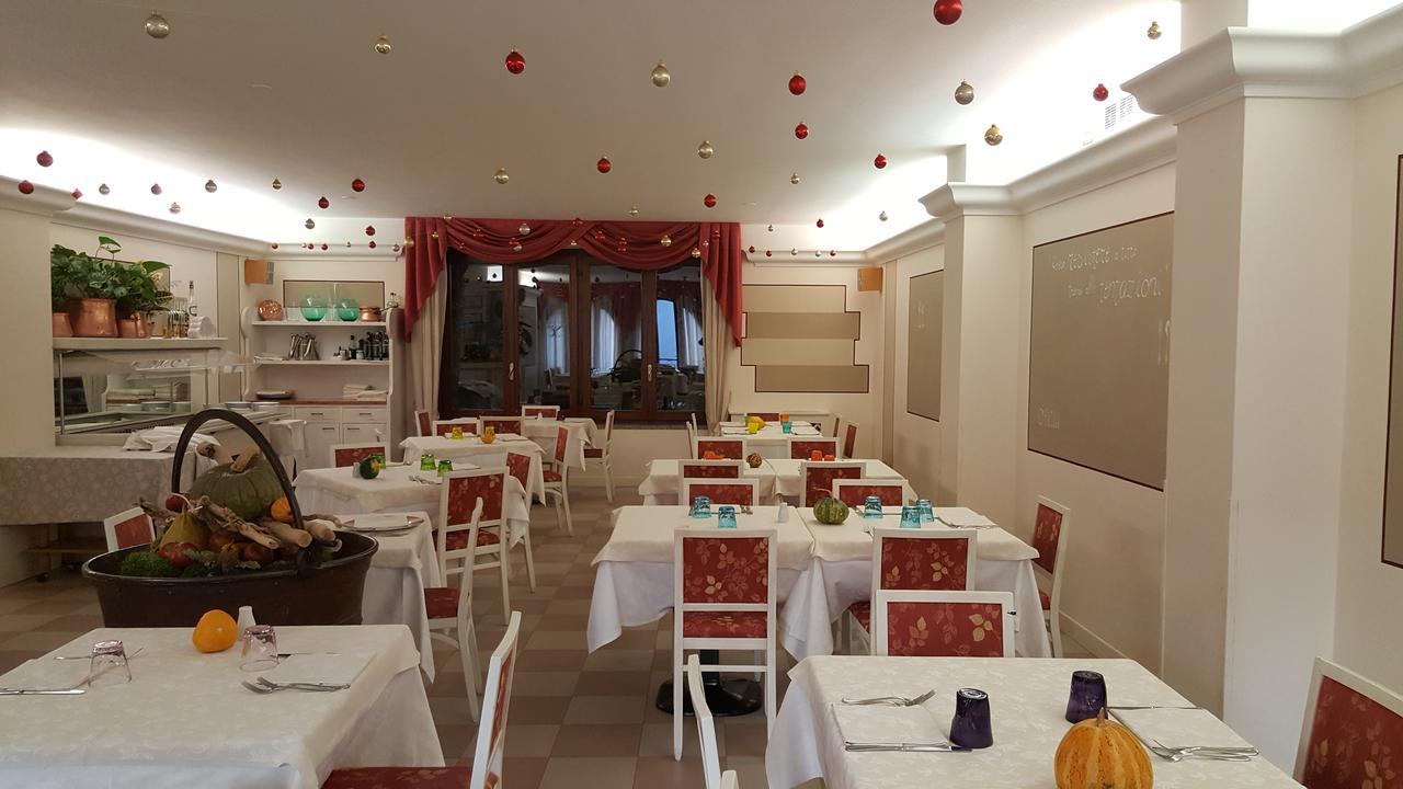 Hotel Ristorante Centrale Vestone エクステリア 写真
