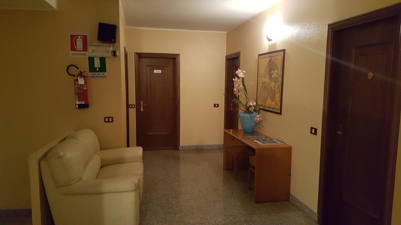 Hotel Ristorante Centrale Vestone エクステリア 写真