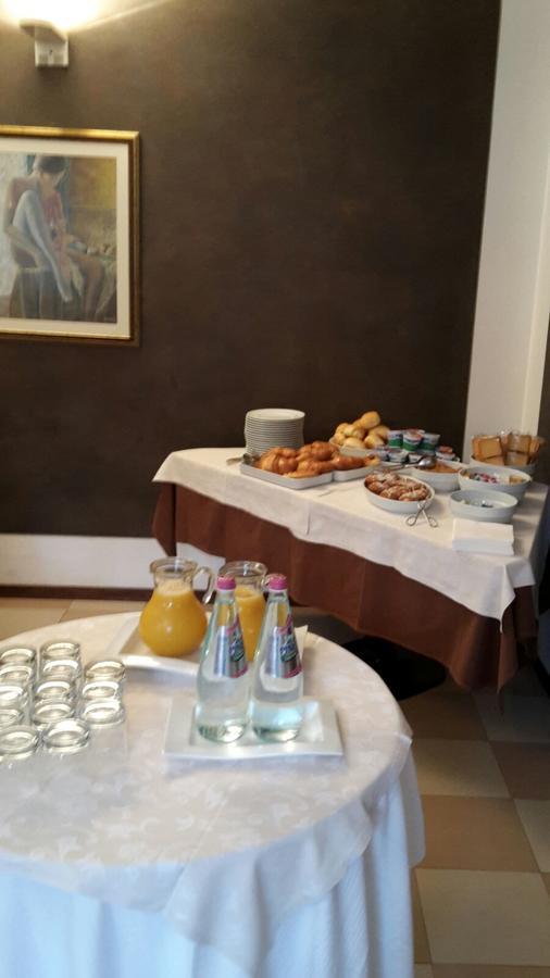 Hotel Ristorante Centrale Vestone エクステリア 写真