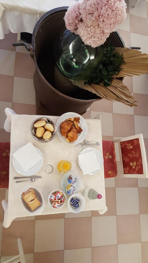 Hotel Ristorante Centrale Vestone エクステリア 写真