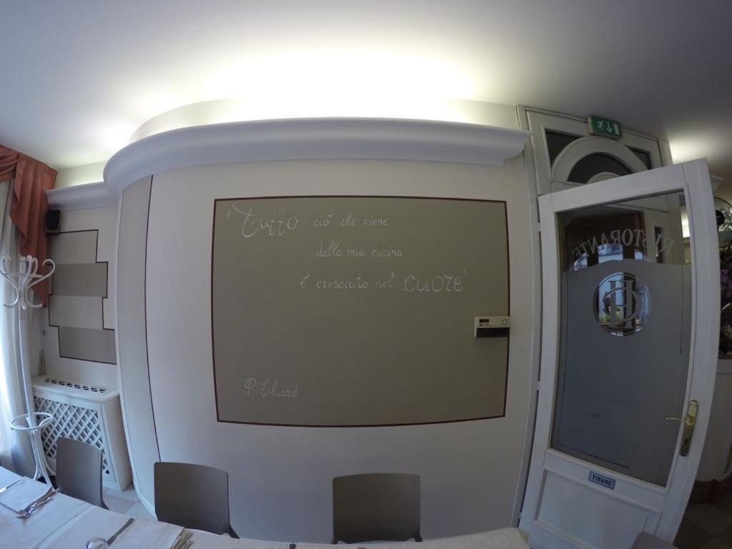 Hotel Ristorante Centrale Vestone エクステリア 写真