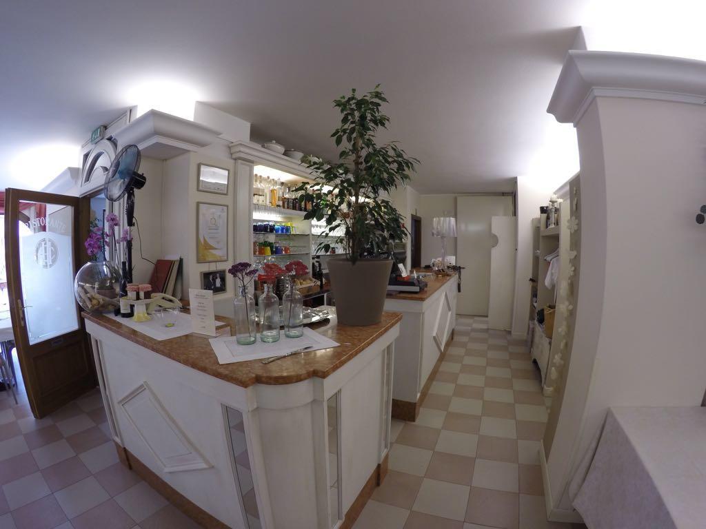 Hotel Ristorante Centrale Vestone エクステリア 写真
