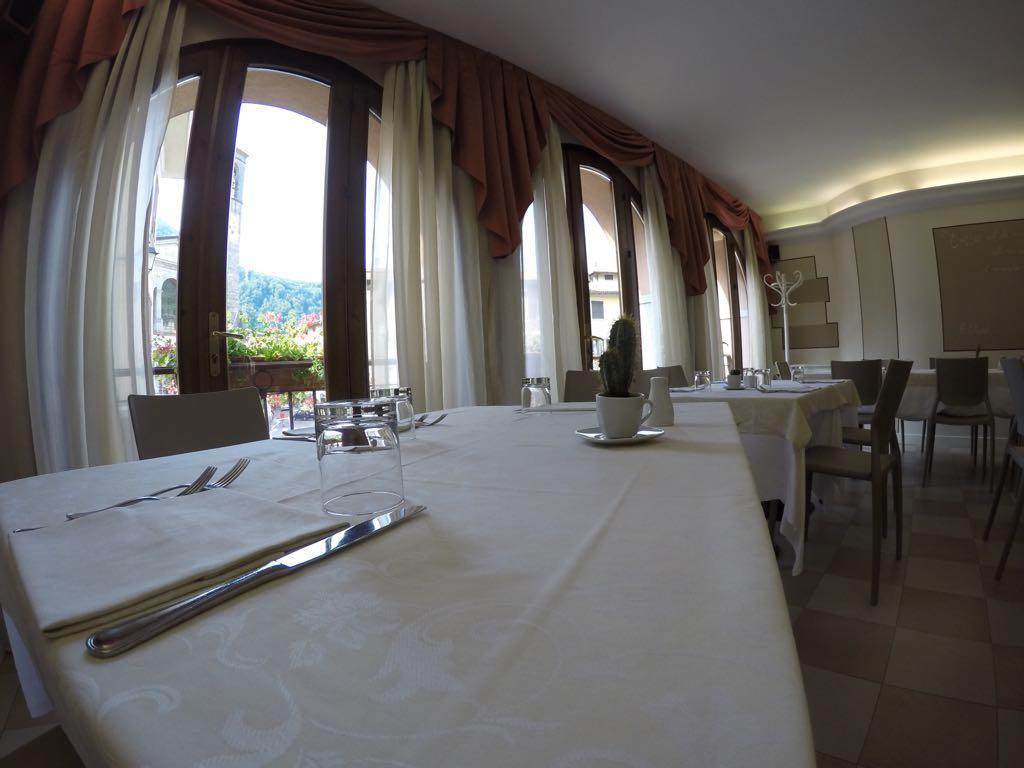Hotel Ristorante Centrale Vestone エクステリア 写真