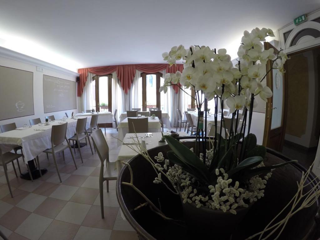 Hotel Ristorante Centrale Vestone エクステリア 写真
